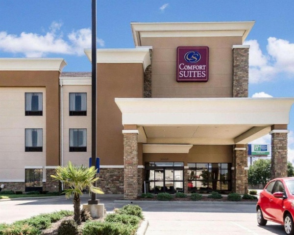 Comfort Suites Greenwood image 15
