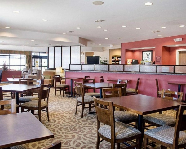 Comfort Suites Greenwood image 17