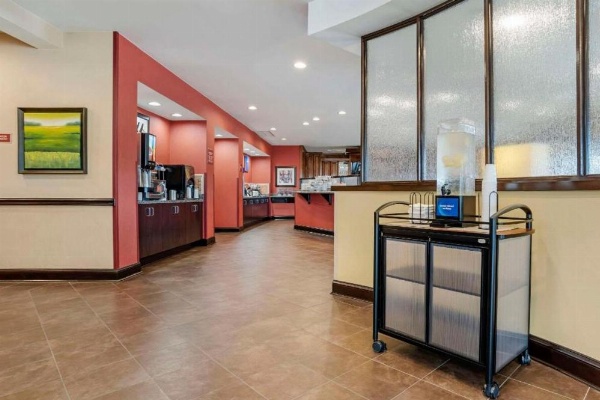 Comfort Suites Greenwood image 18
