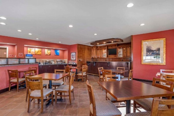 Comfort Suites Greenwood image 19