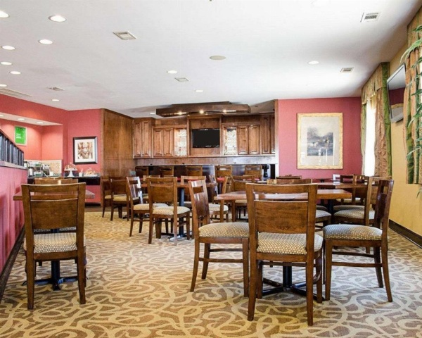 Comfort Suites Greenwood image 21