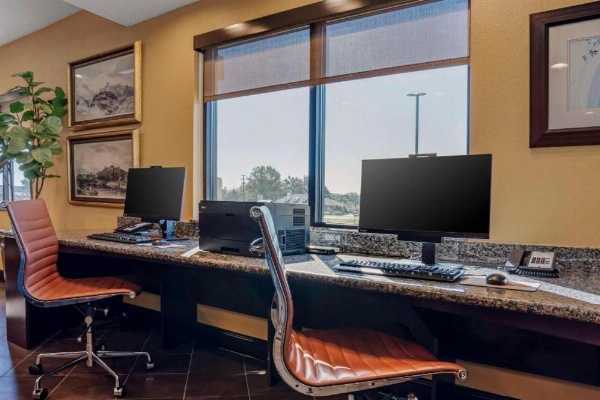 Comfort Suites Greenwood image 26