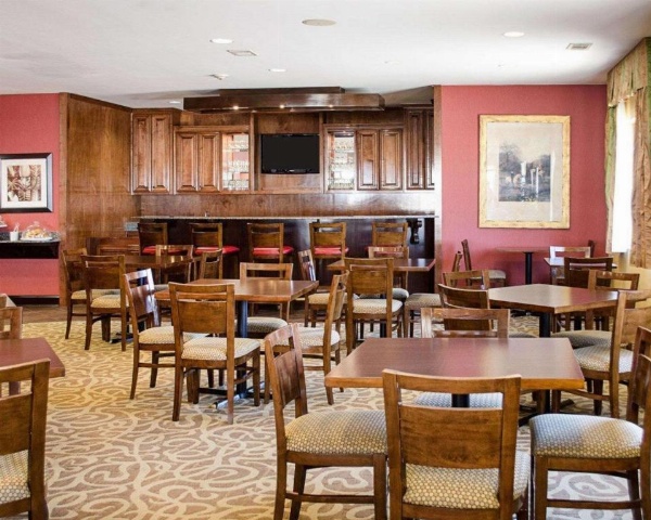 Comfort Suites Greenwood image 29